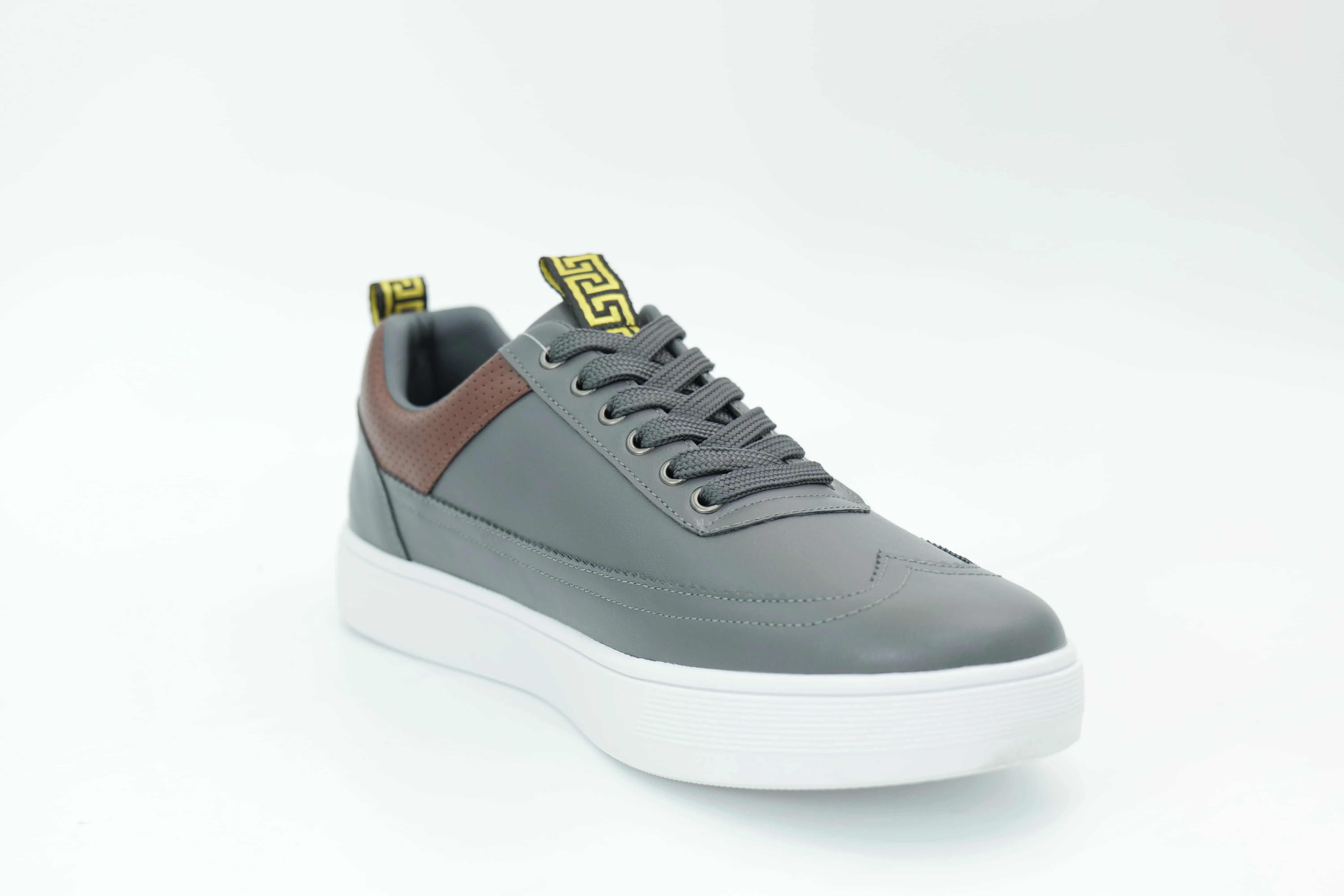 Casual sneakers