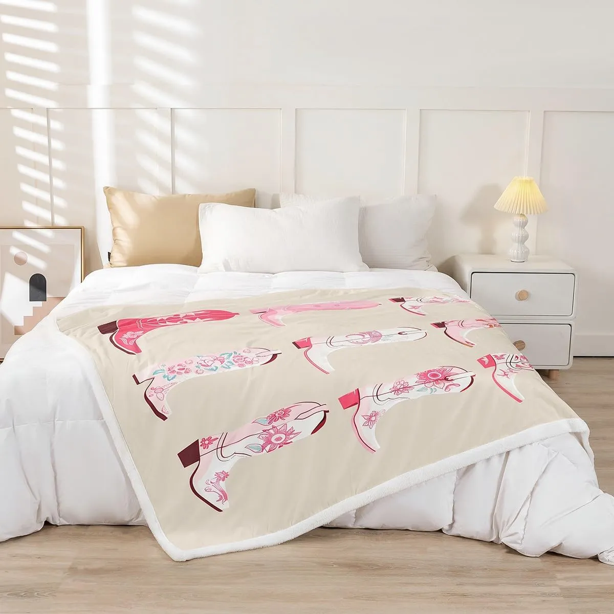 Erosebridal Cowgirl Throw Blanket Twin 60x80 Inch for Bedroom Living Room Sofa Couch,Western Cowboy Boots Fleece Blanket,Wild West Cowgirl Fuzzy Blankets,Farmhouse Sherpa Blankets