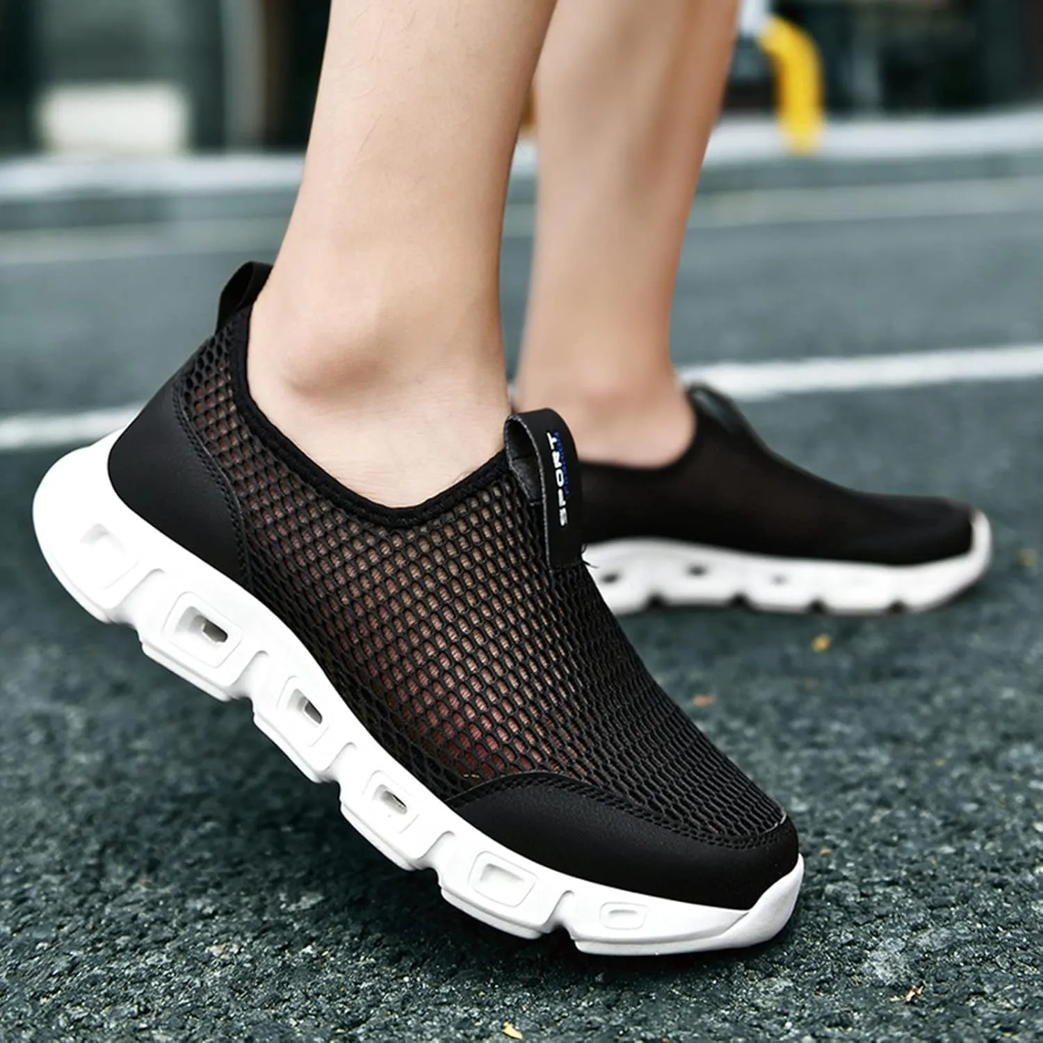 Men Sports Shoes Couple Shoes Fashionable New Pattern Hollow Mesh Breathable Comfortable Sports Mens Slip on Sneaker Men's Sa