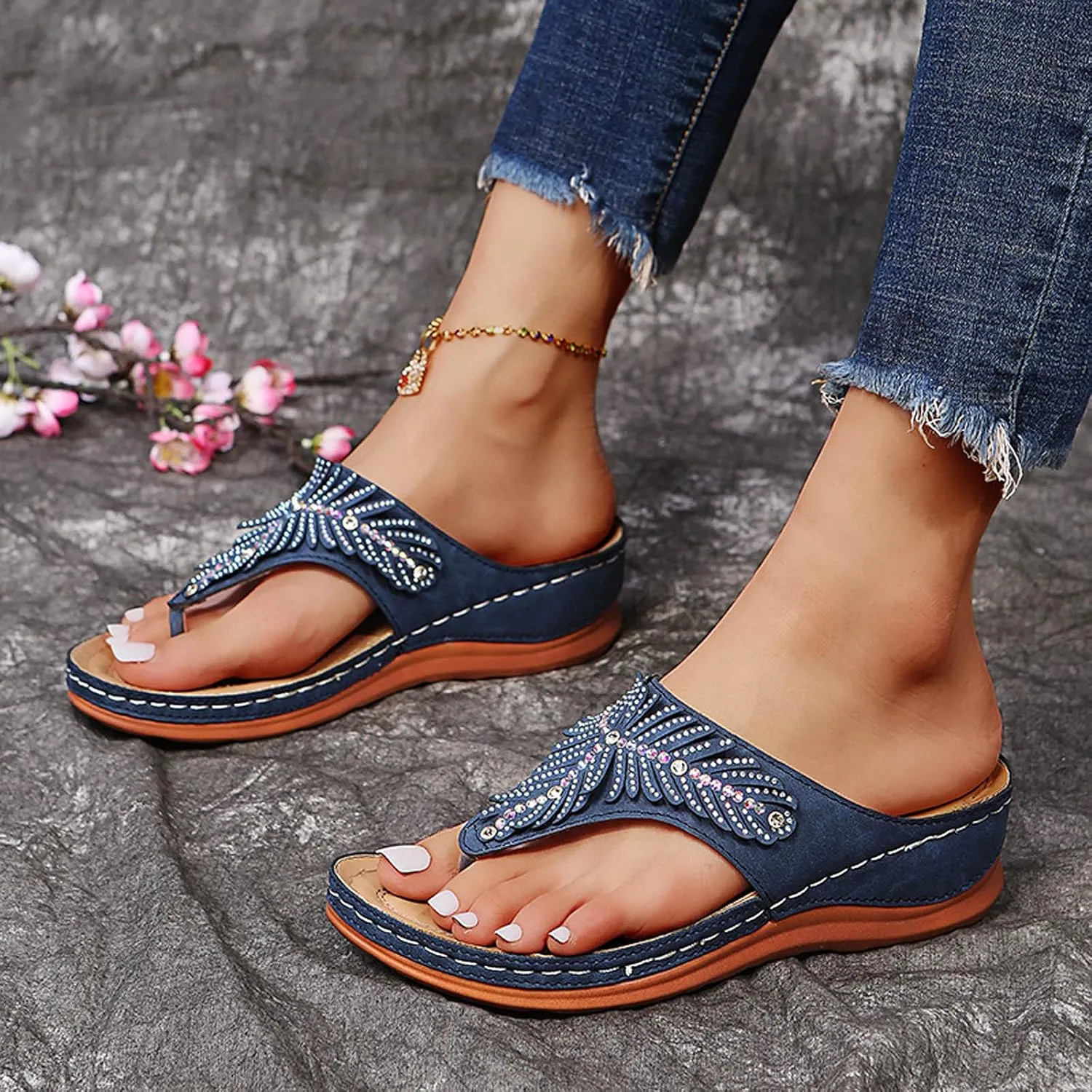 oiangi Rhinestone Wedge Sandals for Women,Summer Fashion Open Toe T Strap Thong Flip Flops Sandals Comfortable Casual Beach Shoes Slippers