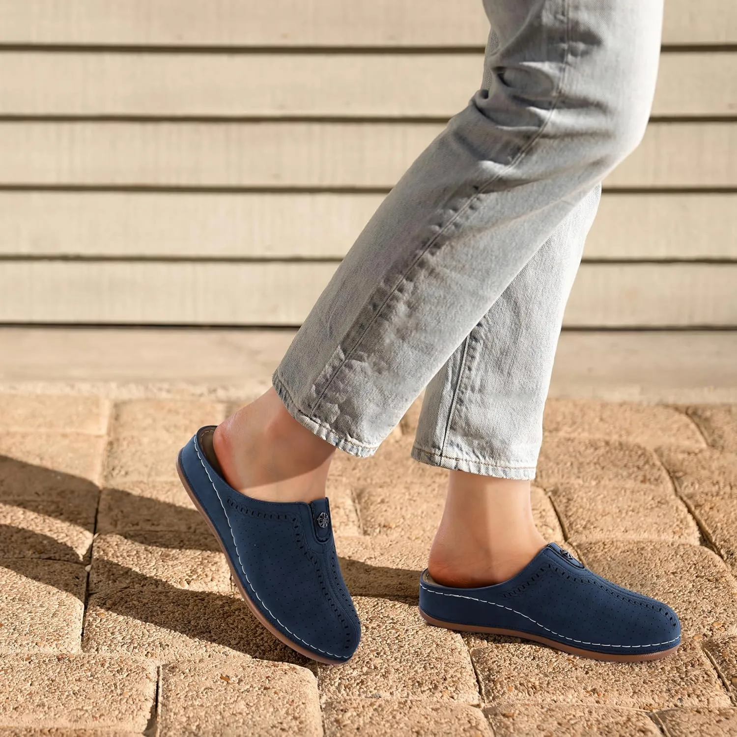 SHIBEVER Clogs for Womens Mules Shoes: Slip-On Flat Mule Shoes - Closed Toe Sandals Comfortable