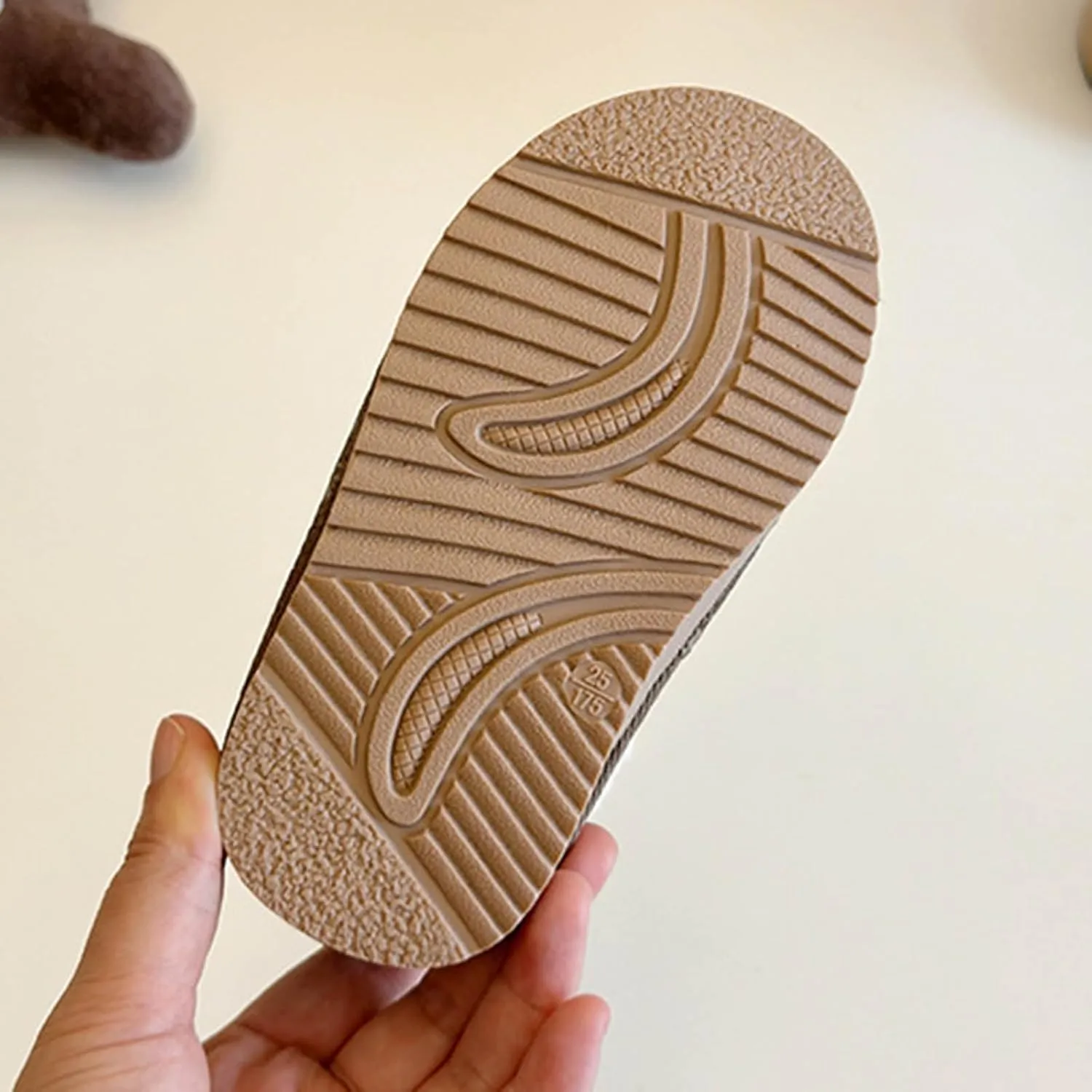 Snow Sneakers for Boys Girls, Suede Platform Warm F𝘂r Lined Fashion Slip-on Comfortable Winter Flat Creature Boots