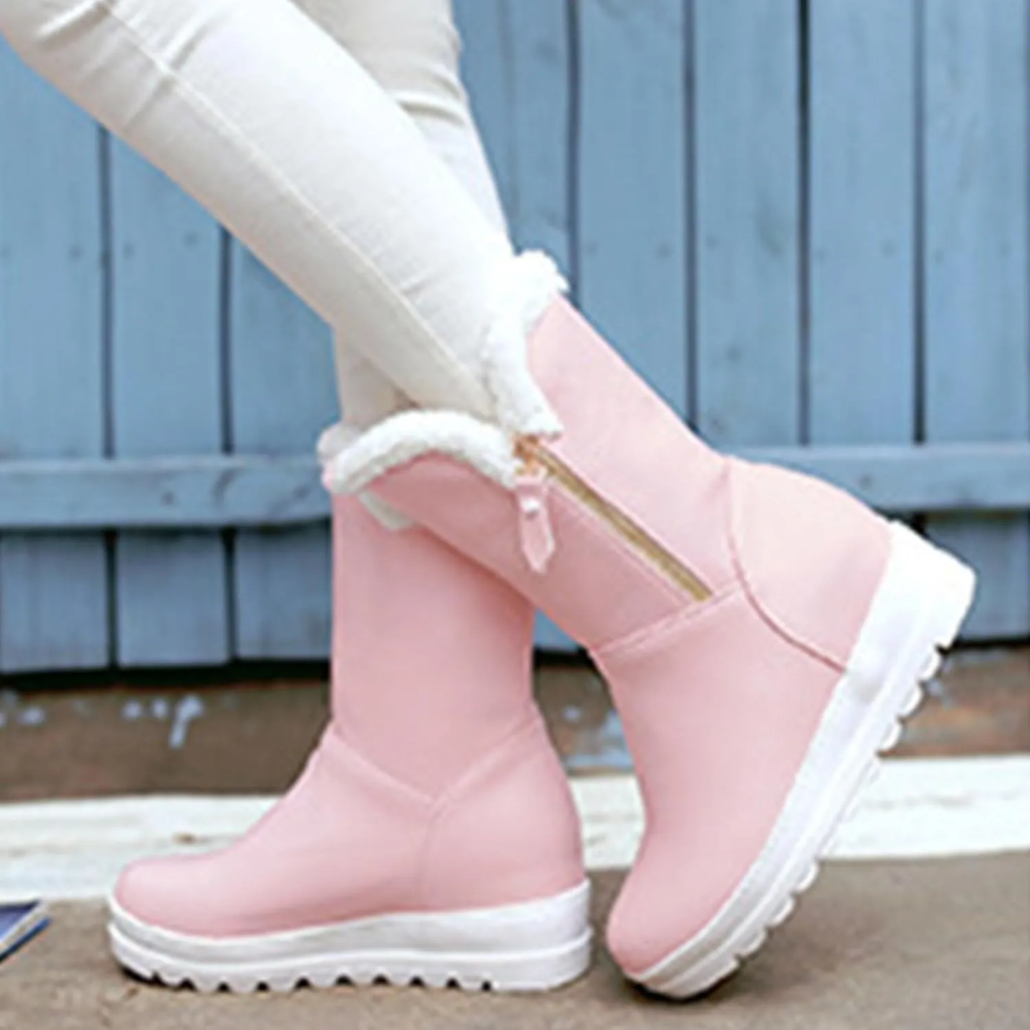 Thick Soled Short Snow Boots, Short Plush Lined Raw Edge Warm Straight Boots V-Neck Fashionable Ankle Boots Waterproof and Non-Slip Women's Winter Boots