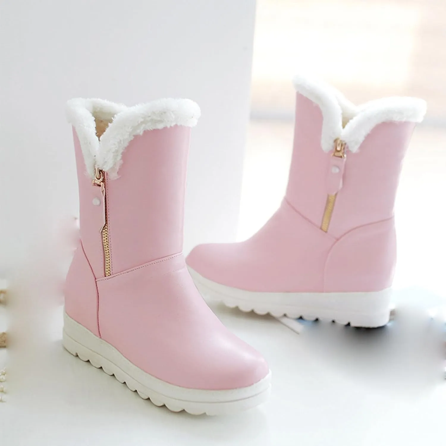 Thick Soled Short Snow Boots, Short Plush Lined Raw Edge Warm Straight Boots V-Neck Fashionable Ankle Boots Waterproof and Non-Slip Women's Winter Boots
