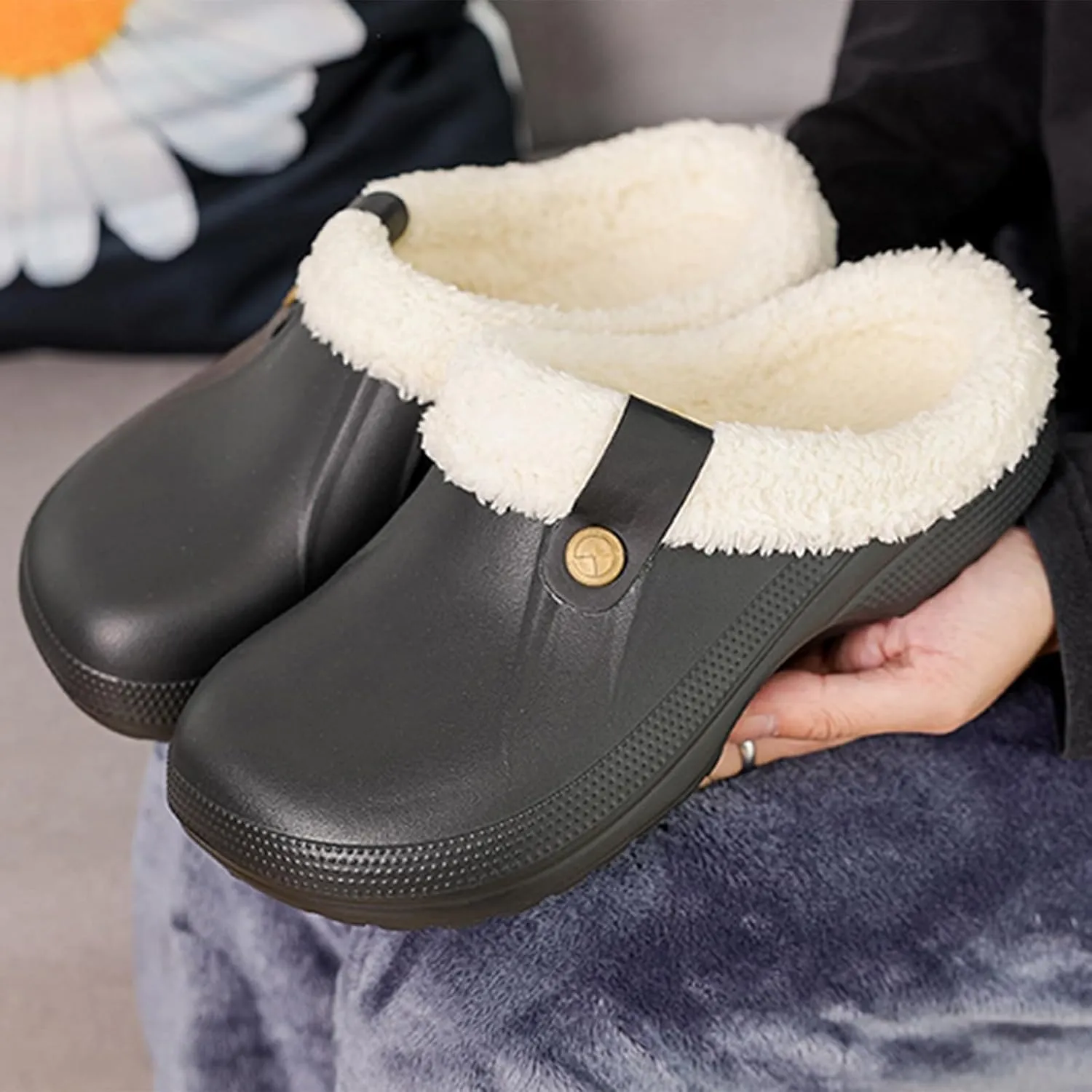 Women Clogs Shoes Winter Classic Fur Lined Clogs Waterproof Winter Fuzzy Slippers for Women Men Indoor and Outdoor