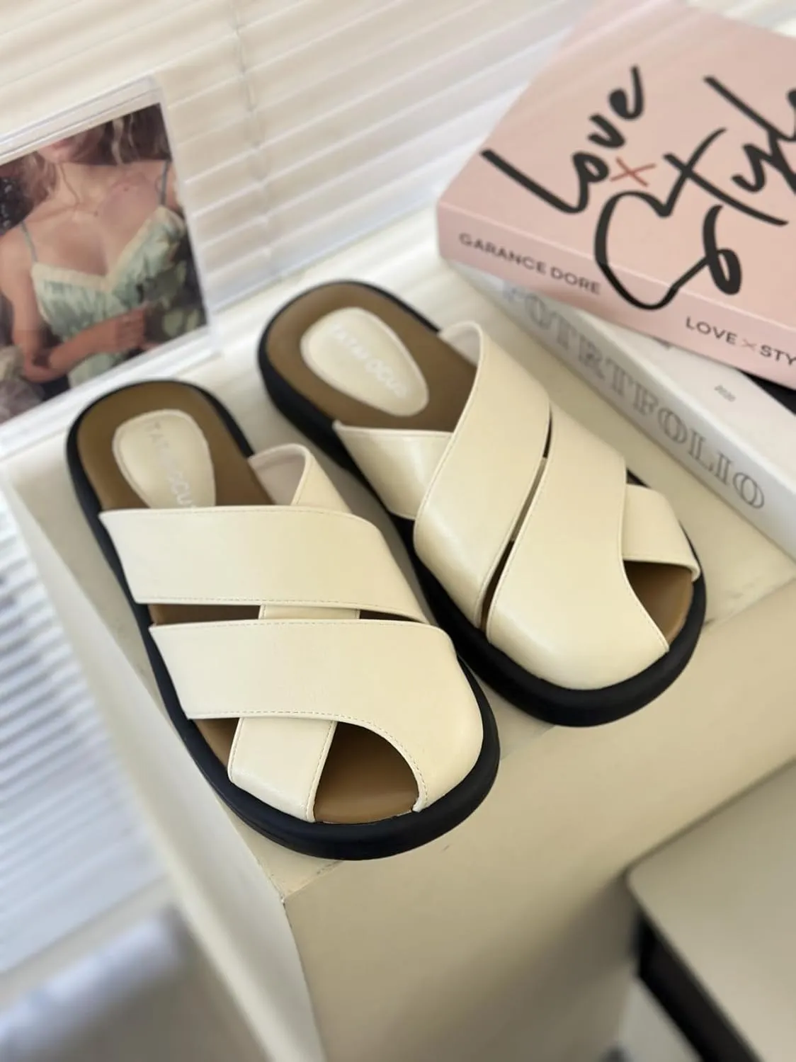Women's Closed Toe Cross Braided Flat Mules Sandals Roman Classic Leather Comfy Slide Sandal Outdoor Non-Slip Casual Walking Shoes