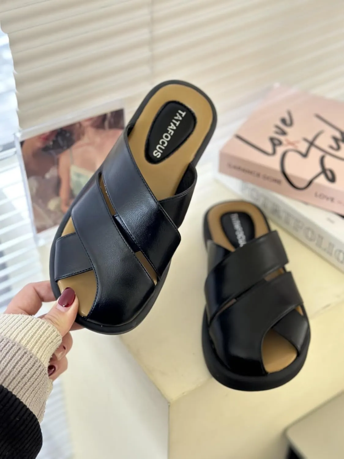 Women's Closed Toe Cross Braided Flat Mules Sandals Roman Classic Leather Comfy Slide Sandal Outdoor Non-Slip Casual Walking Shoes