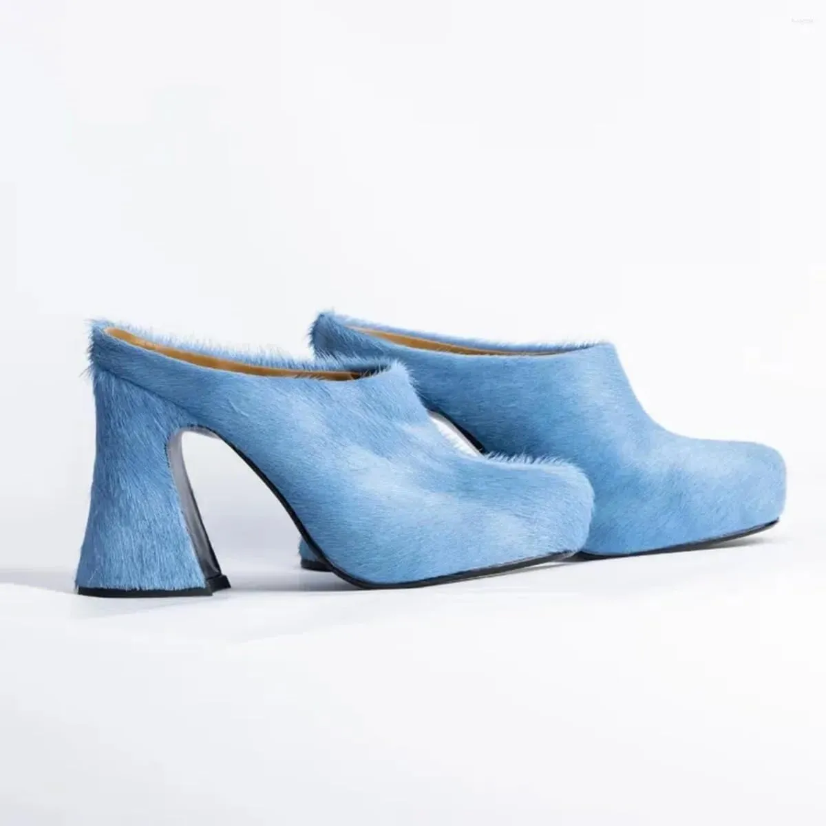 Women's Fuzzy Faux Fur Heeles Mules Fluffy Long Hair Slippers Closed Toe Block Heel Slides Outdoor Slip on Fur Pumps