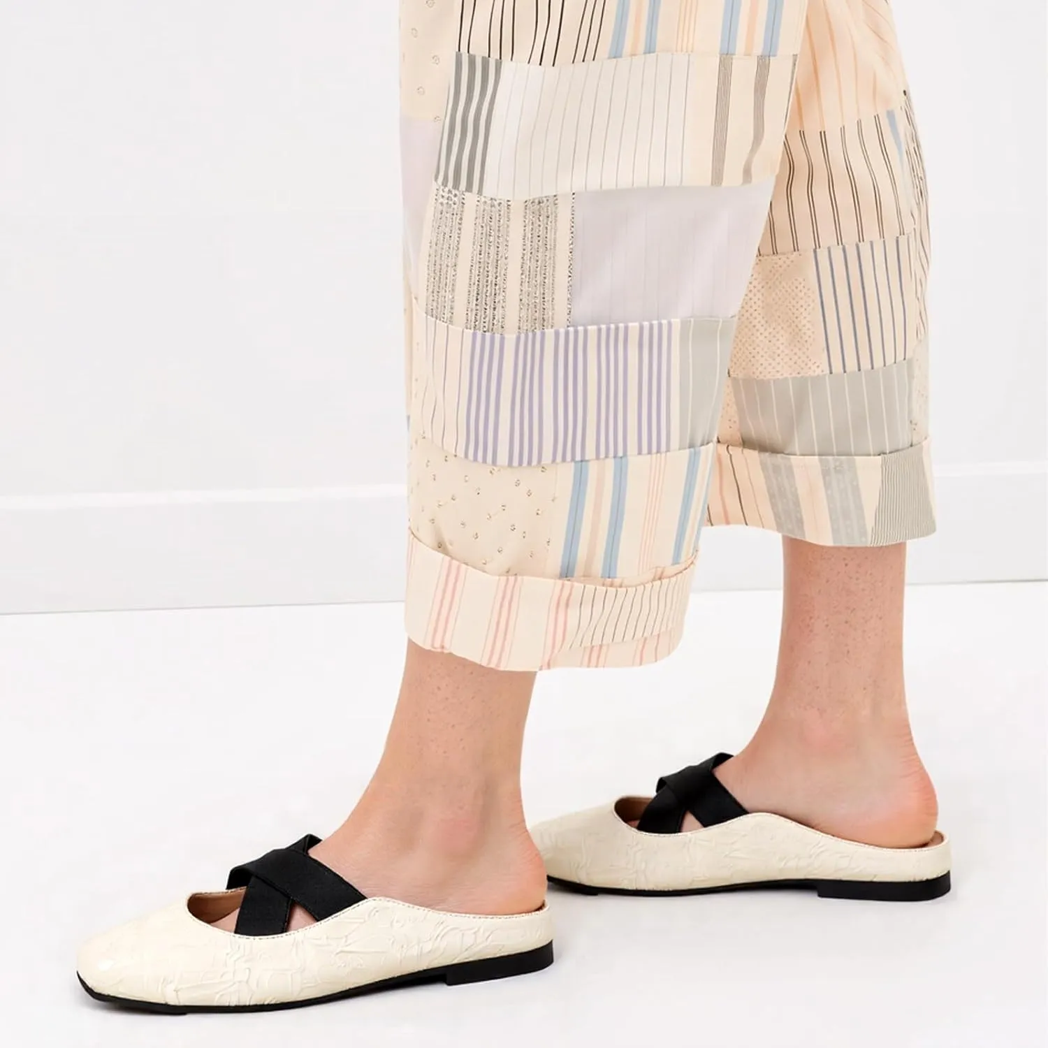 Women's Square Toe Cross Elastic Ties Flat Mules Retro Leather Closed Toe Comfortable Memory Foam Mary Jane Flats Slip On Work Casual Walking Shoes Slippers